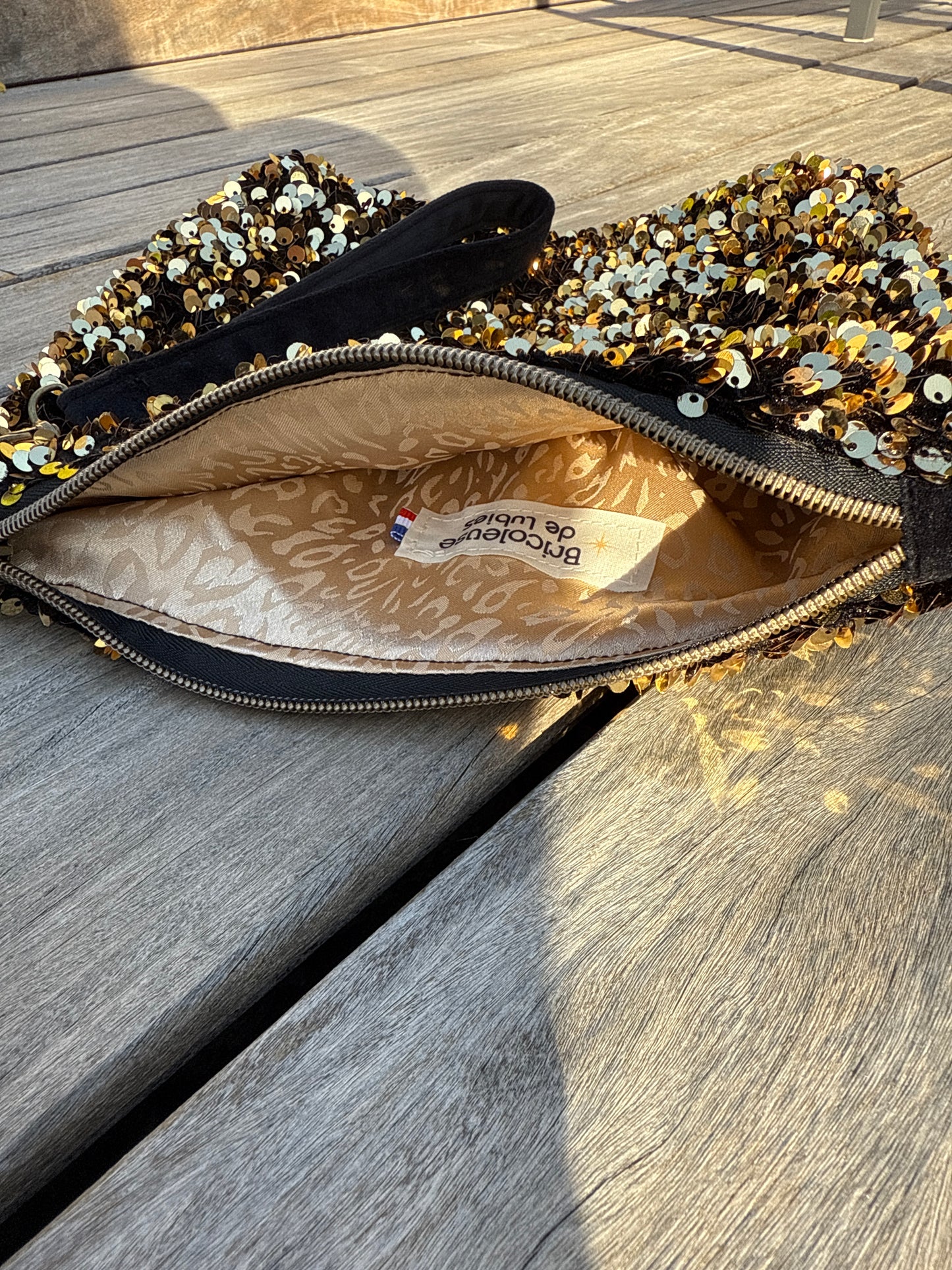 Pochette sequins dorés avec boucle Viel or