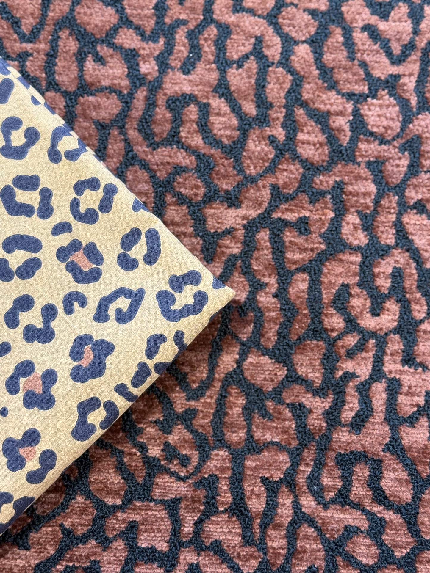 Sac banane velours imprimé léopard