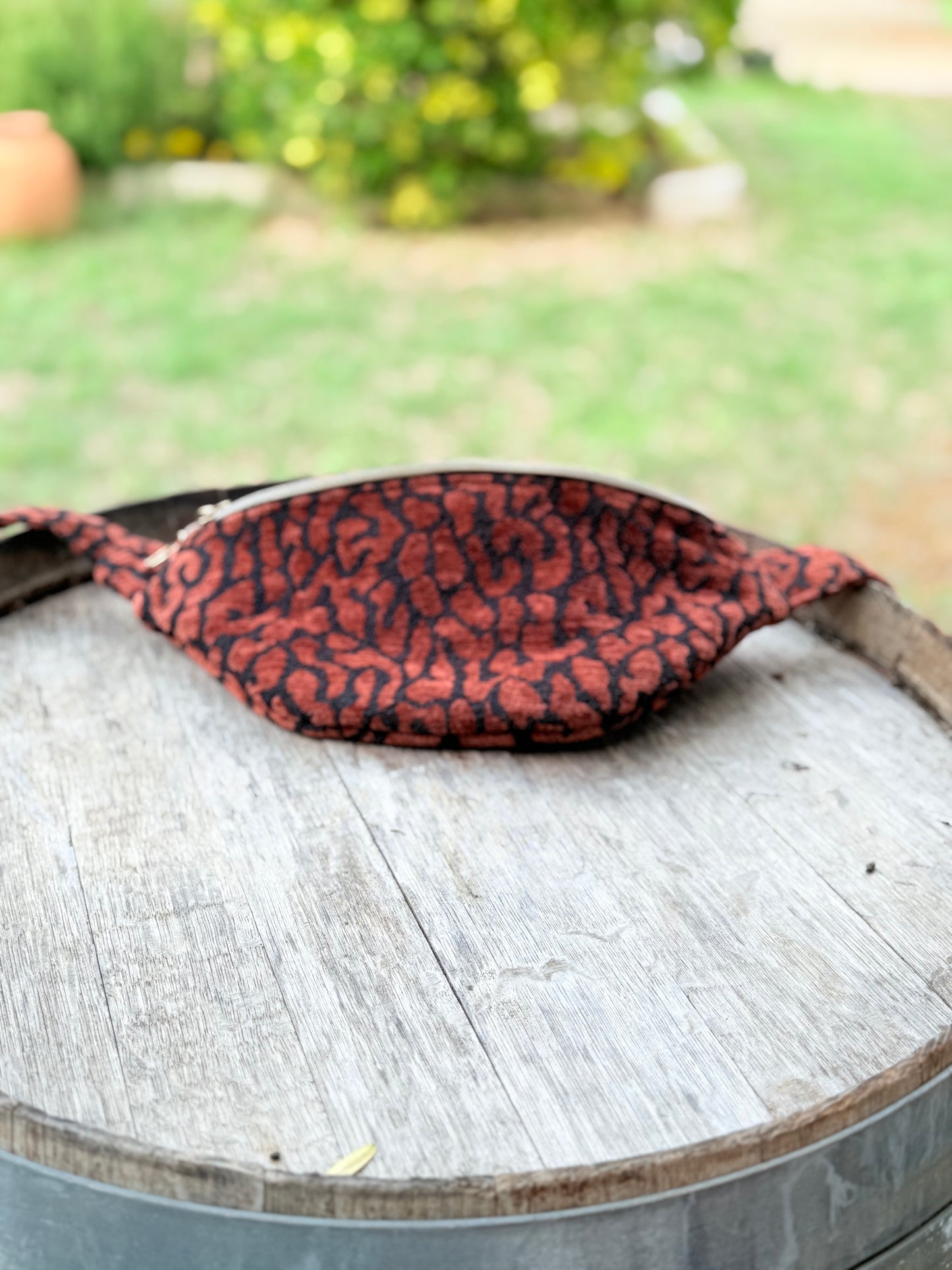 Sac banane velours imprimé léopard