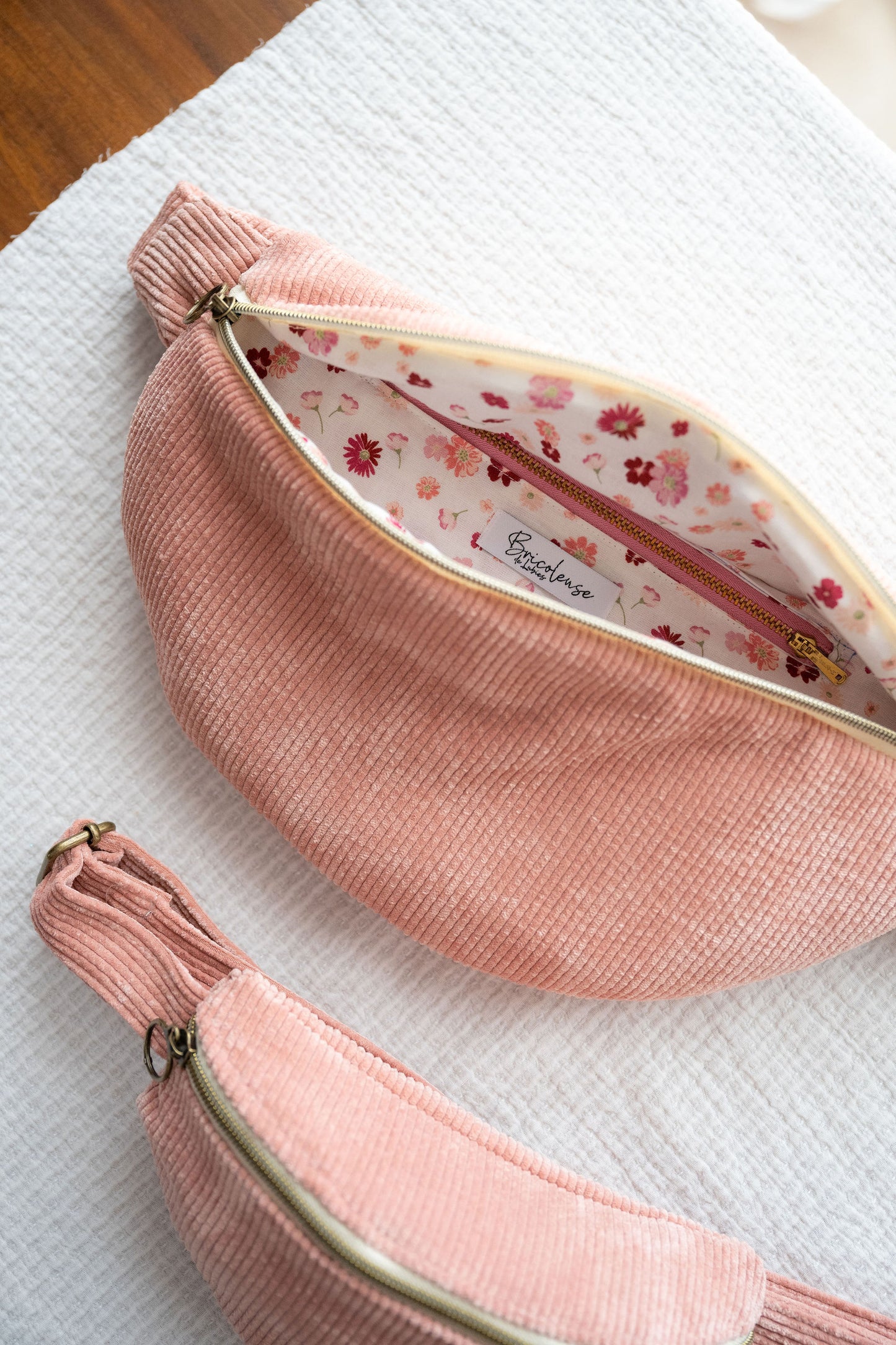 Sac banane velours côtelé rose