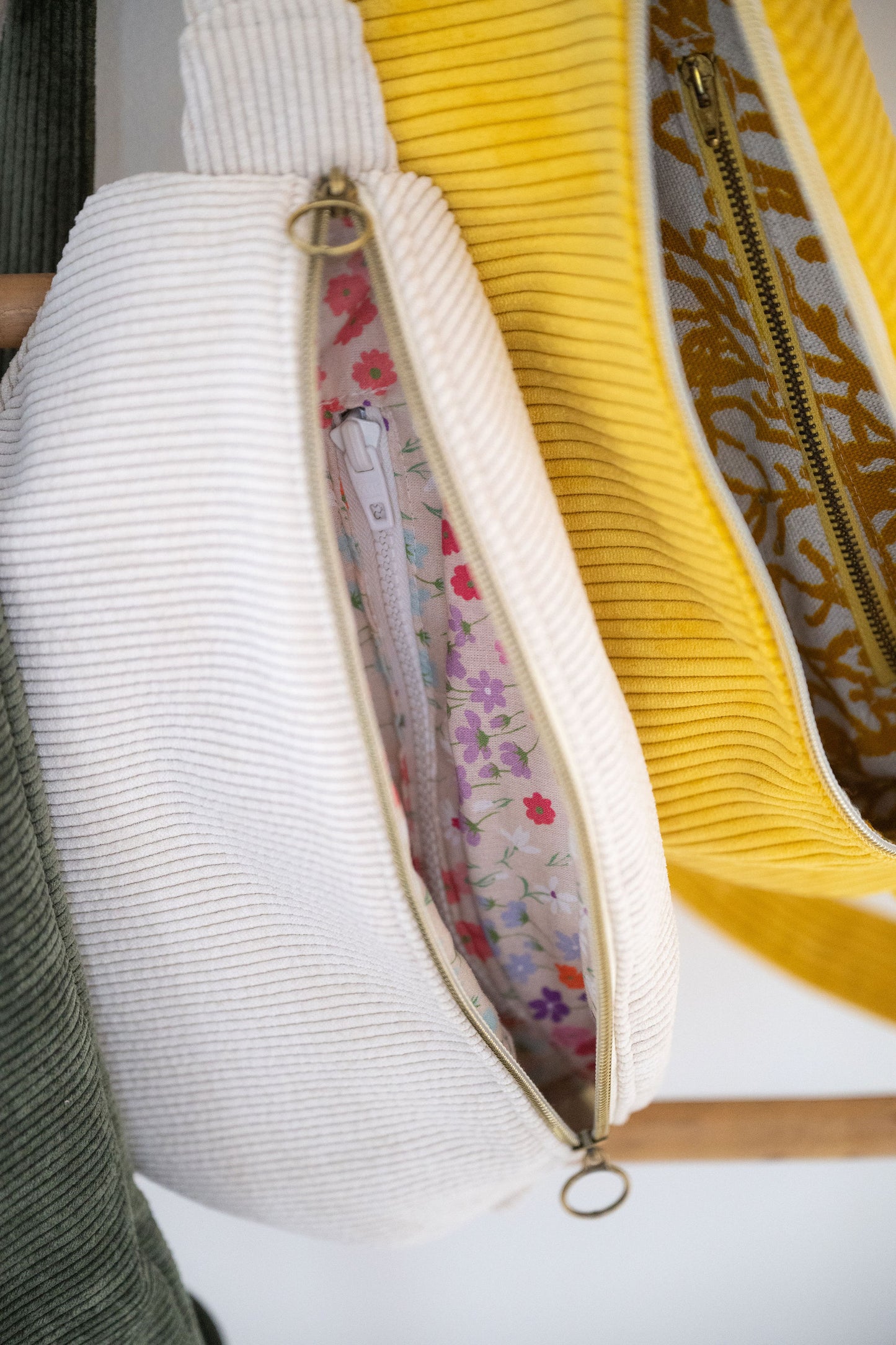 Sac banane velour côtelé crème
