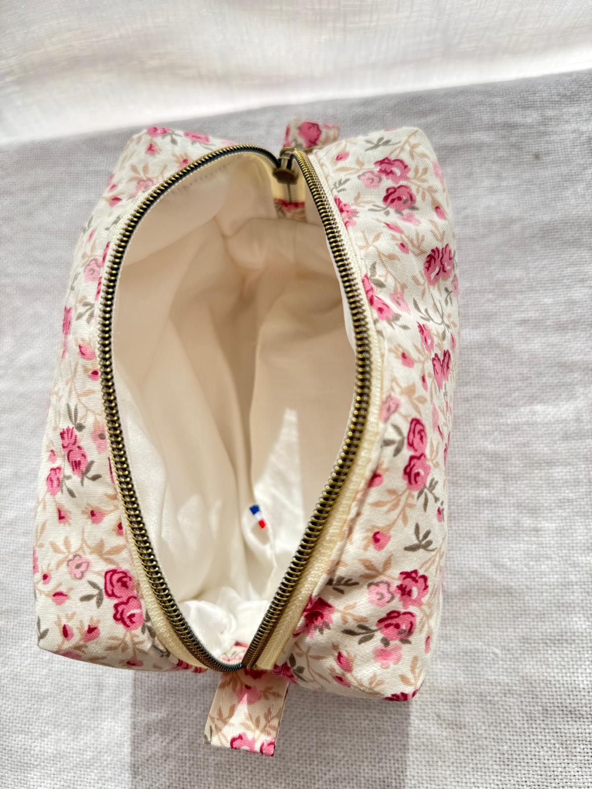 Trousse coton rose fleuri et touches de beige et kaki