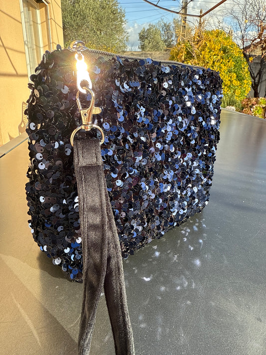 Pochettes sequins bleus avec boucles couleur argent