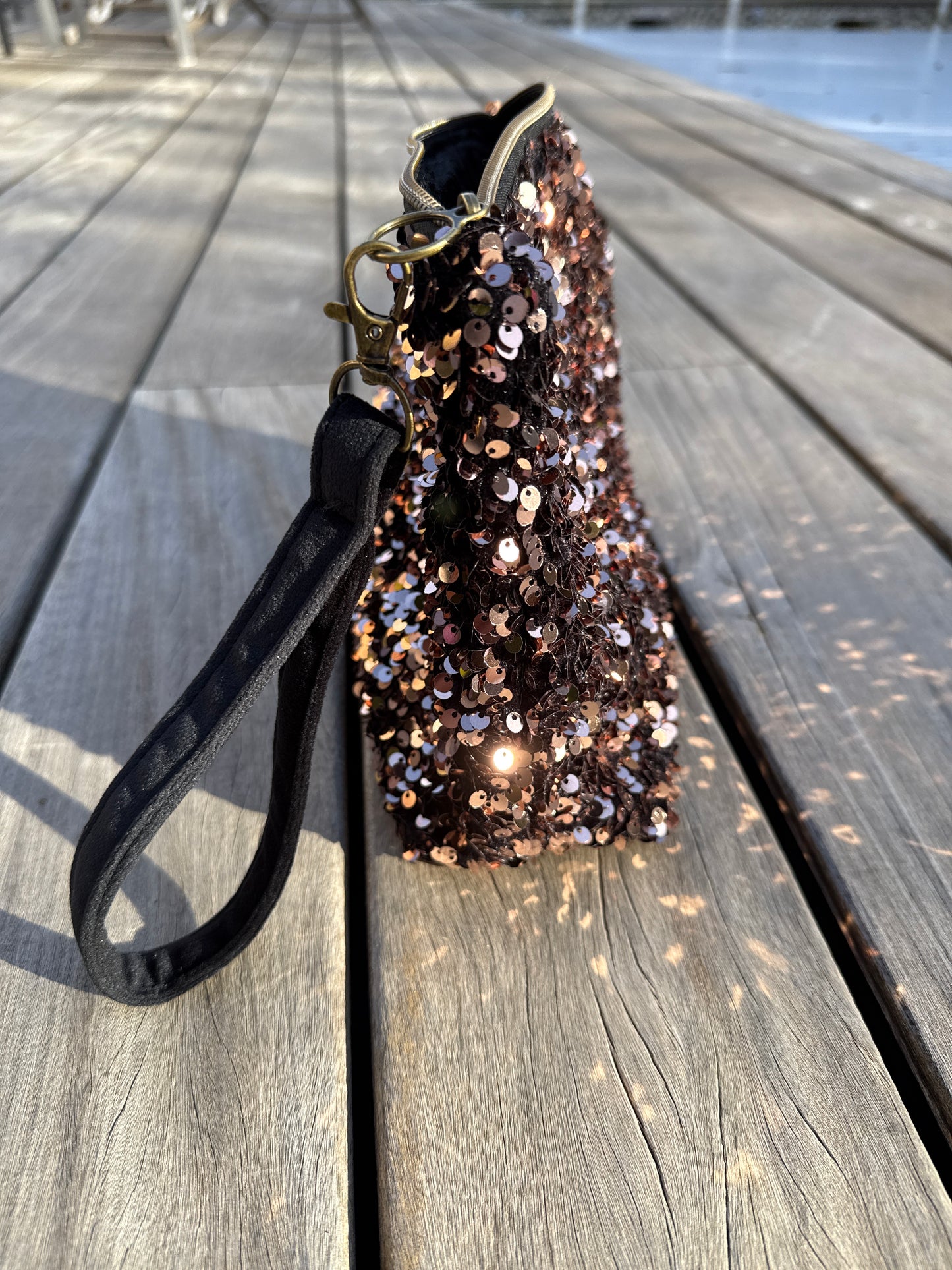 Pochette sequins rose gold avec boucle Viel or