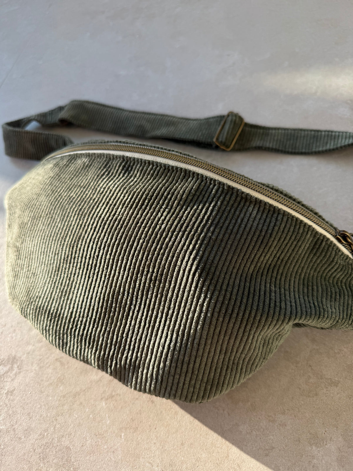 Sac banane velour côtelé kaki