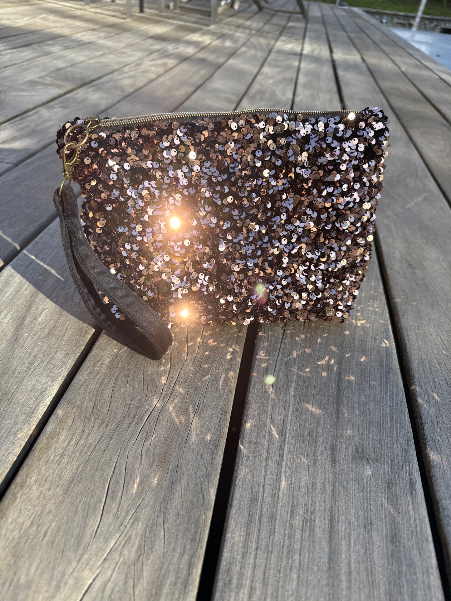 Pochette sequins rose gold avec boucle Viel or