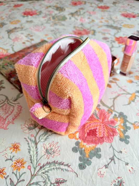 Trousse en éponge rayée
