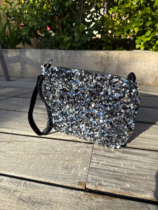 Pochettes sequins argents avec boucles couleur argent